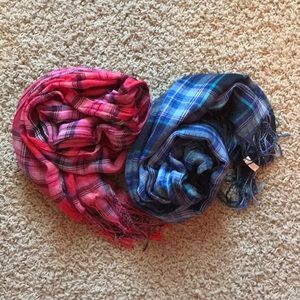 B1G1Free🚨 Two Scarves!